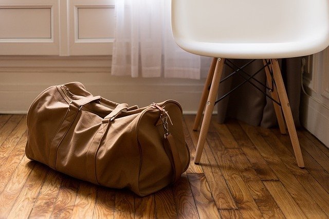 Handgepäck: Koffer und Handtasche